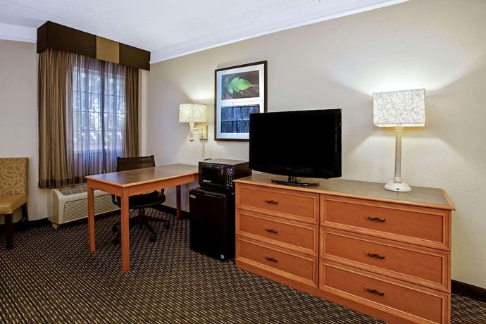 Imagen de la habitación del Hotel La Quinta Inn And Suites By Wyndham Tucson Airport. Foto 16