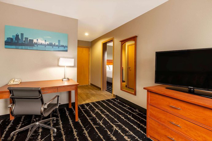 Imagen de la habitación del Hotel La Quinta Inn And Suites By Wyndham Vancouver. Foto 8