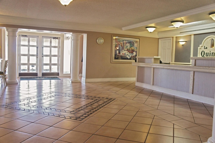 Imagen de los interiores del Hotel La Quinta Inn By Wyndham Albuquerque Airport. Foto 13
