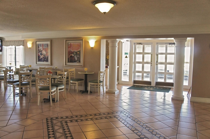 Imagen del bar/restaurante del Hotel La Quinta Inn By Wyndham Albuquerque Airport. Foto 3