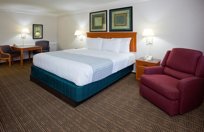 Imagen de la habitación del Hotel La Quinta Inn By Wyndham Albuquerque Airport. Foto 8