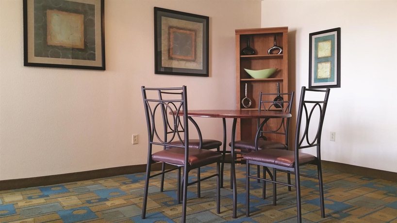 Imagen de la habitación del Hotel La Quinta Inn By Wyndham Albuquerque Airport. Foto 9