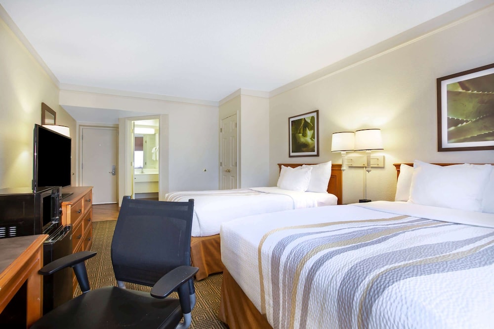 Imagen de la habitación del Hotel La Quinta Inn By Wyndham Austin Capitol / Downtown. Foto 1