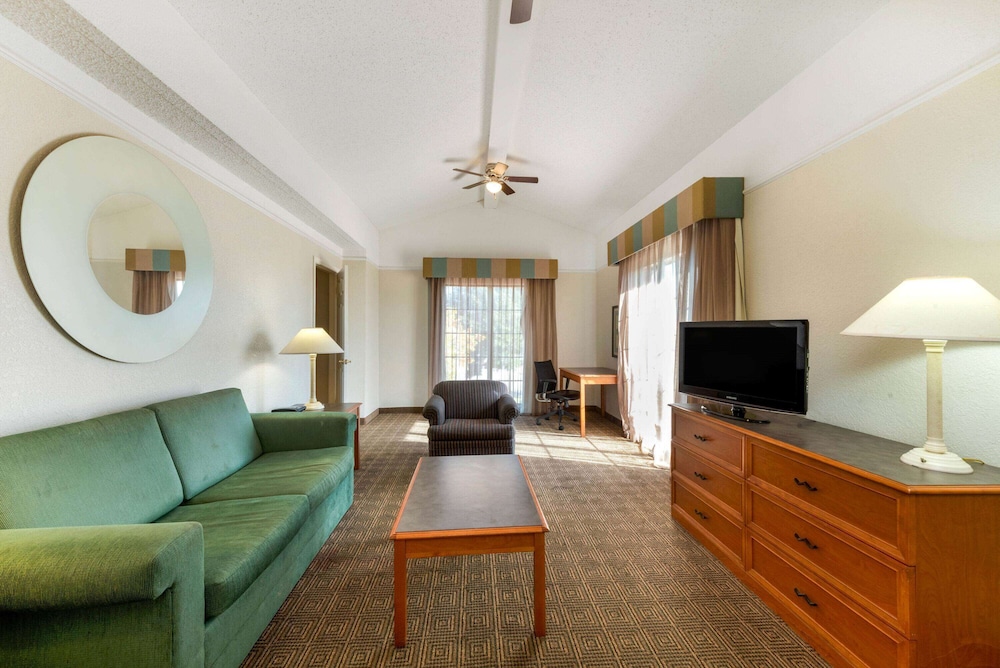 Imagen de la habitación del Hotel La Quinta Inn By Wyndham Bossier City. Foto 3