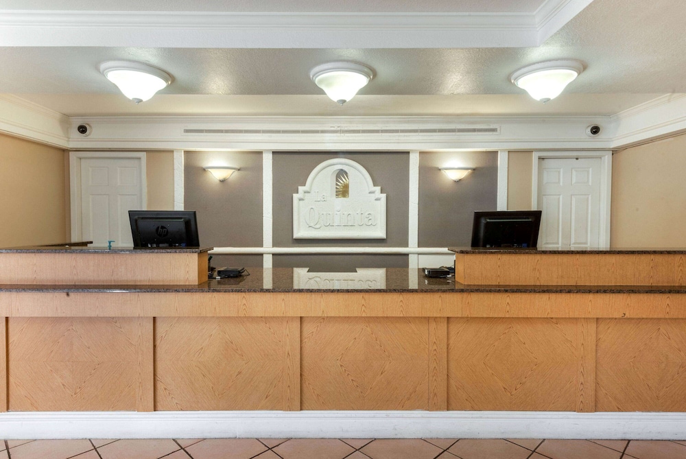 Imagen de los interiores del Hotel La Quinta Inn By Wyndham Bossier City. Foto 20