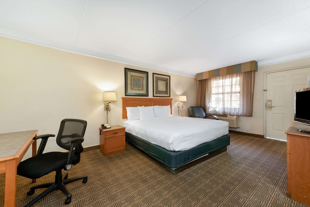 Imagen de la habitación del Hotel La Quinta Inn By Wyndham Bossier City. Foto 8