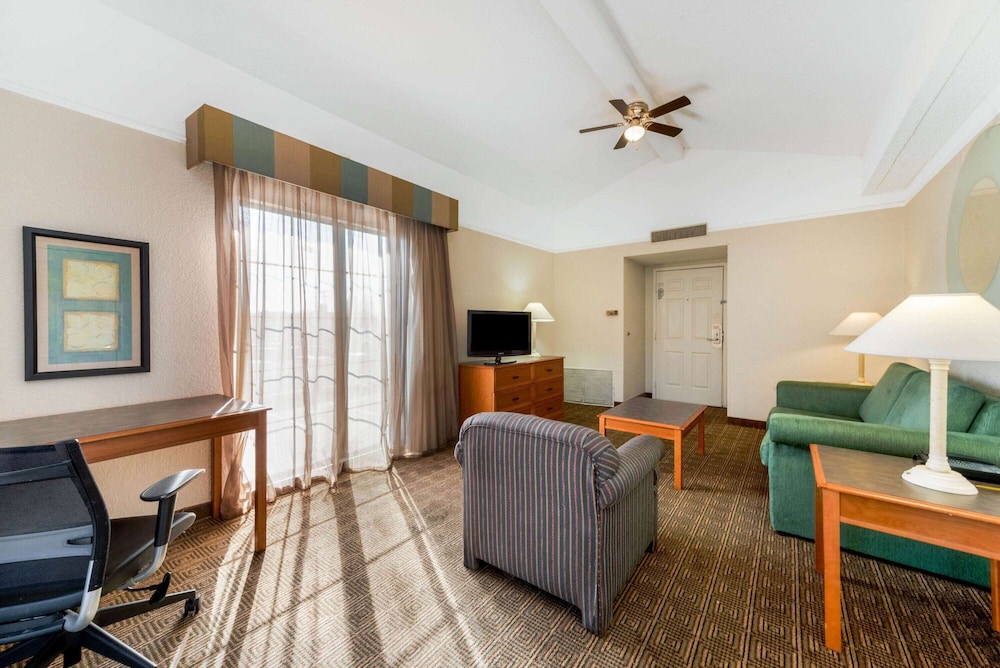 Imagen de la habitación del Hotel La Quinta Inn By Wyndham Bossier City. Foto 10