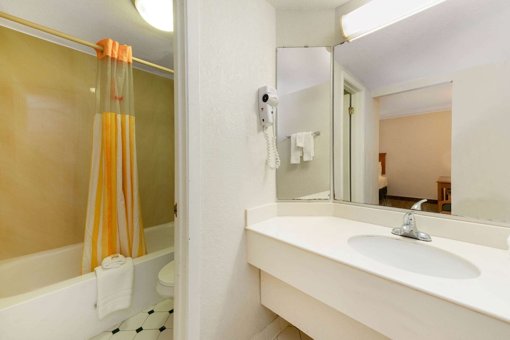 Imagen de la habitación del Hotel La Quinta Inn By Wyndham Bossier City. Foto 11