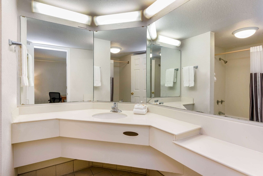 Imagen de la habitación del Hotel La Quinta Inn By Wyndham Bossier City. Foto 12