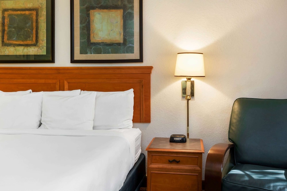 Imagen de la habitación del Hotel La Quinta Inn By Wyndham Bossier City. Foto 14