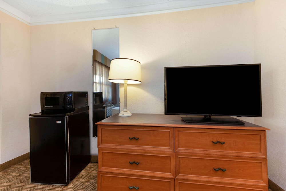 Imagen de la habitación del Hotel La Quinta Inn By Wyndham Bossier City. Foto 16