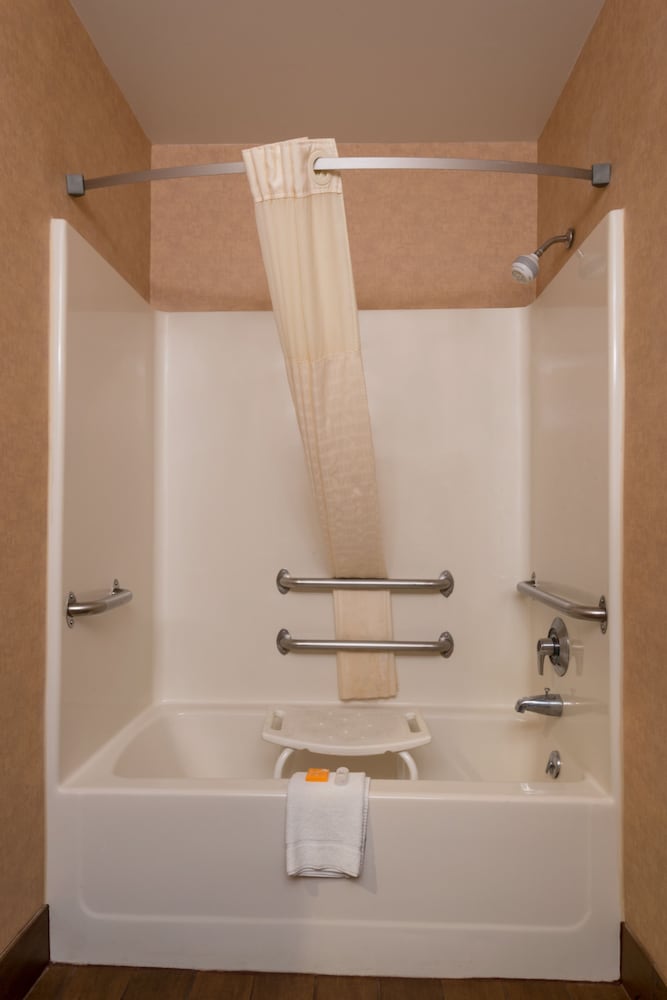 Imagen de la habitación del Hotel La Quinta Inn By Wyndham Buffalo Airport. Foto 9