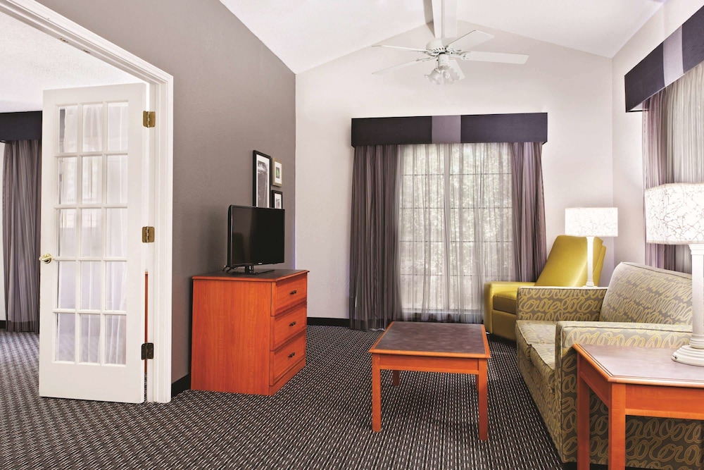 Imagen de la habitación del Hotel La Quinta Inn By Wyndham Champaign. Foto 8