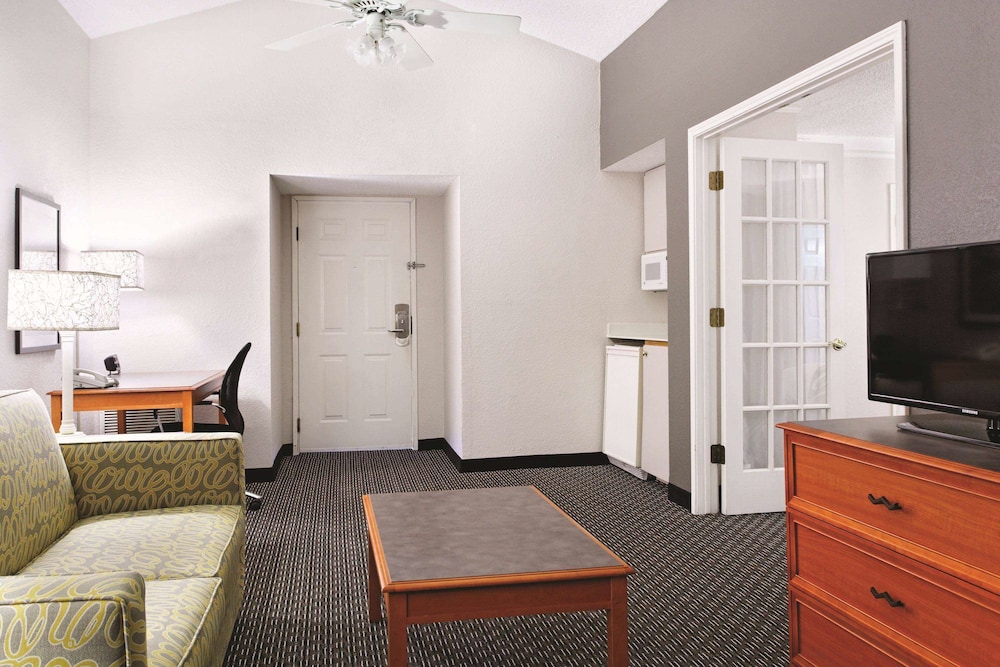 Imagen de la habitación del Hotel La Quinta Inn By Wyndham Champaign. Foto 9
