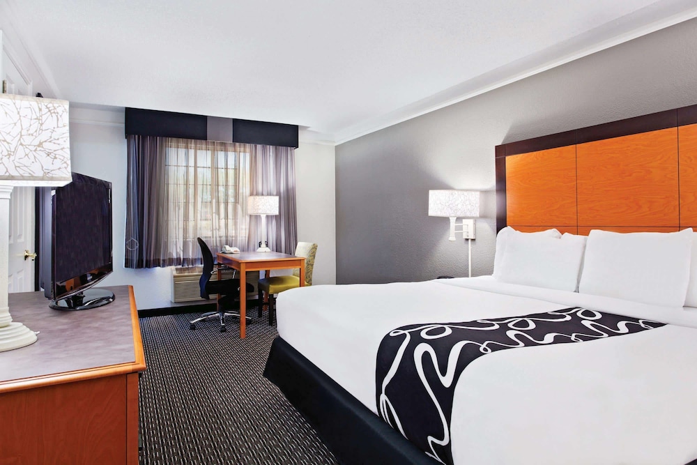 Imagen de la habitación del Hotel La Quinta Inn By Wyndham Champaign. Foto 10