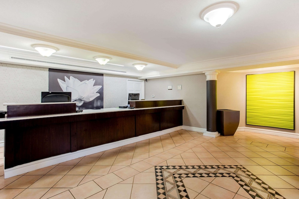 Imagen de los interiores del Hotel La Quinta Inn By Wyndham Champaign. Foto 18
