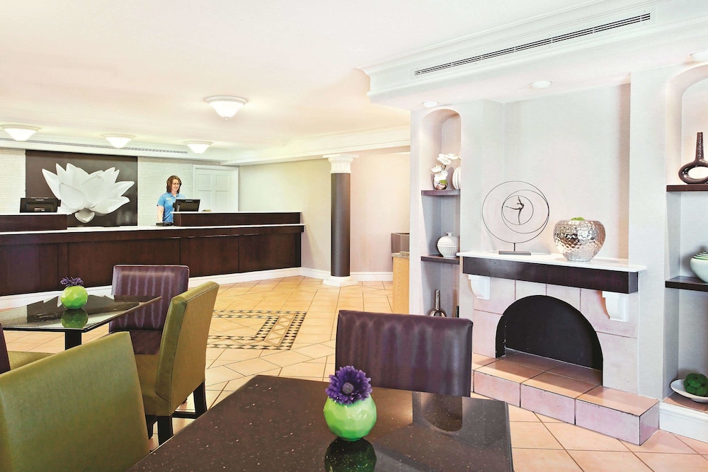 Imagen de los interiores del Hotel La Quinta Inn By Wyndham Champaign. Foto 20