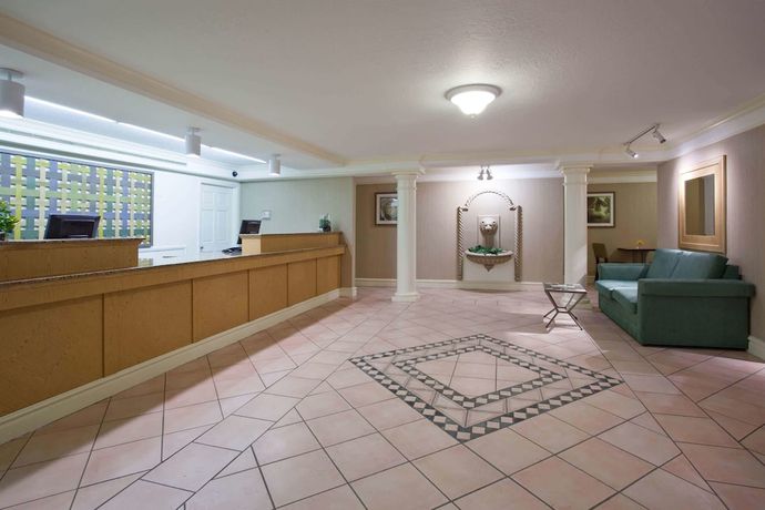 Imagen de los interiores del Hotel La Quinta Inn By Wyndham Cheyenne. Foto 8