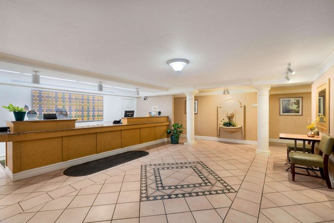 Imagen de los interiores del Hotel La Quinta Inn By Wyndham Cheyenne. Foto 11
