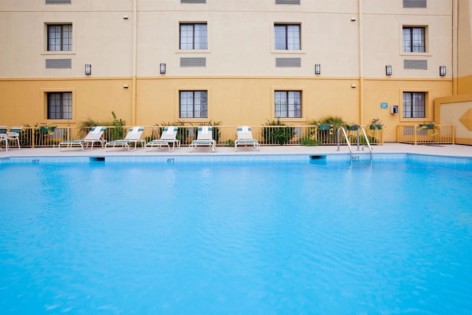 Imagen de los exteriores del Hotel La Quinta Inn By Wyndham Chicago O'hare Airport. Foto 9