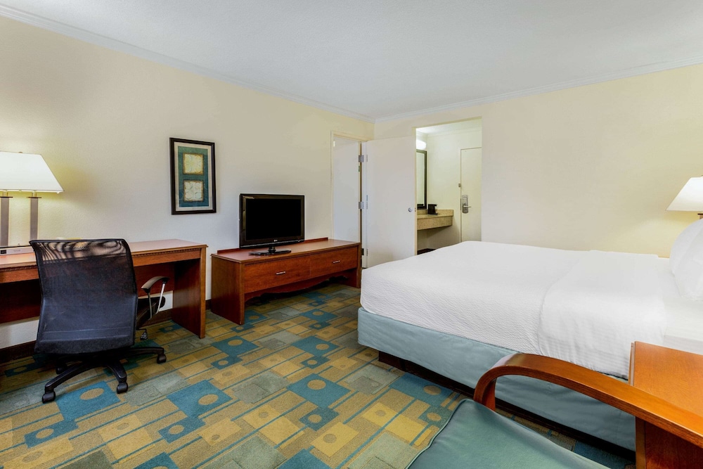 Imagen de la habitación del Hotel La Quinta Inn By Wyndham Chicago Willowbrook. Foto 3