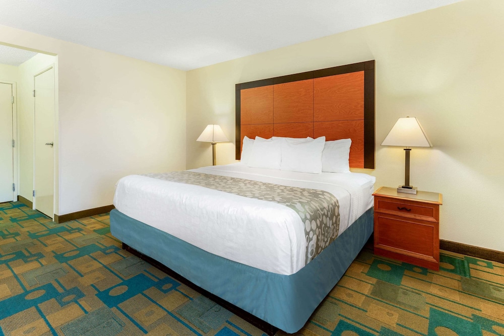 Imagen de la habitación del Hotel La Quinta Inn By Wyndham Chicago Willowbrook. Foto 4