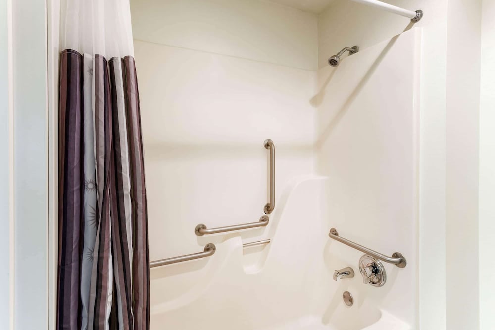 Imagen de la habitación del Hotel La Quinta Inn By Wyndham Chicago Willowbrook. Foto 5