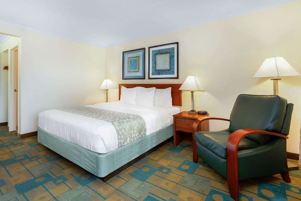 Imagen de la habitación del Hotel La Quinta Inn By Wyndham Chicago Willowbrook. Foto 7