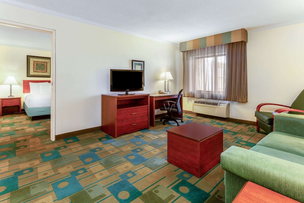 Imagen de la habitación del Hotel La Quinta Inn By Wyndham Chicago Willowbrook. Foto 10