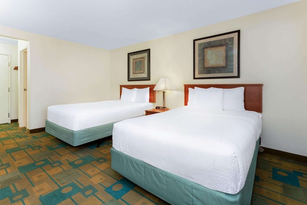 Imagen de la habitación del Hotel La Quinta Inn By Wyndham Chicago Willowbrook. Foto 12