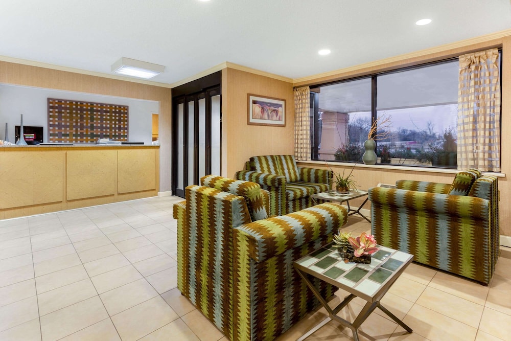 Imagen de los interiores del Hotel La Quinta Inn By Wyndham Chicago Willowbrook. Foto 20