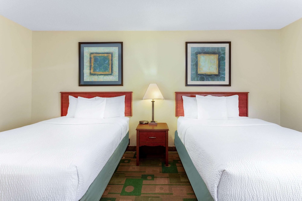 Imagen de la habitación del Hotel La Quinta Inn By Wyndham Chicago Willowbrook. Foto 13