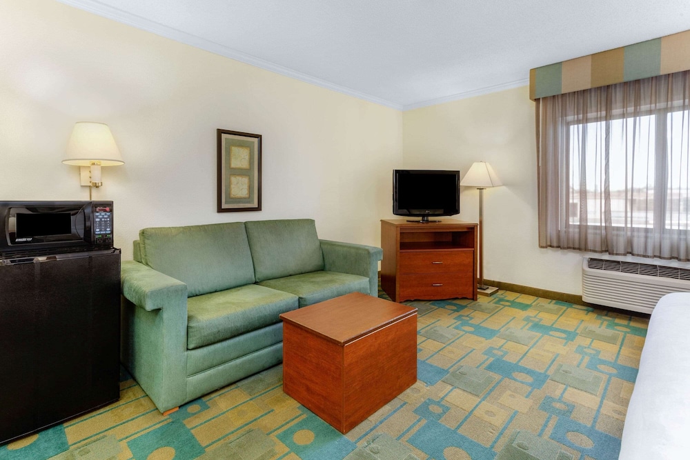 Imagen de la habitación del Hotel La Quinta Inn By Wyndham Chicago Willowbrook. Foto 15