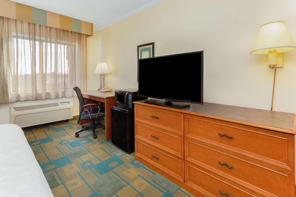 Imagen de la habitación del Hotel La Quinta Inn By Wyndham Chicago Willowbrook. Foto 17