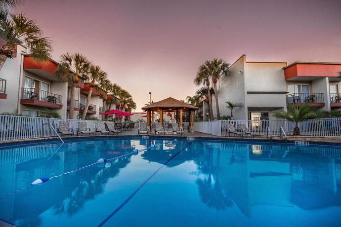 Imagen de la piscina del Hotel La Quinta Inn By Wyndham Clearwater Central. Foto 21