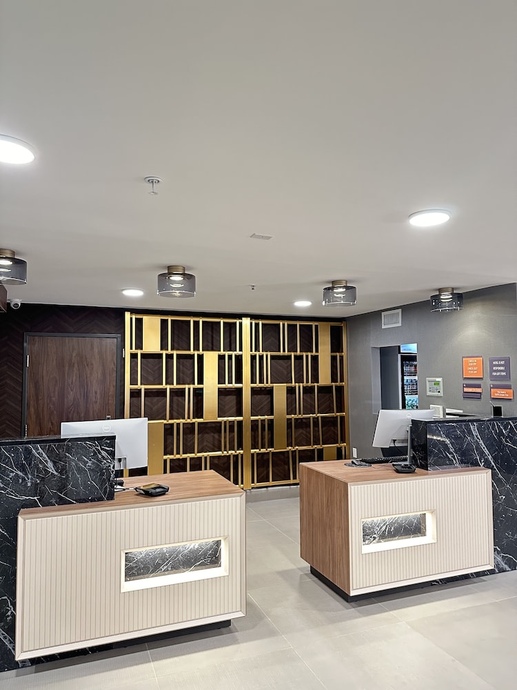 Imagen de los interiores del Hotel La Quinta Inn By Wyndham Columbia Ne/fort Jackson. Foto 19