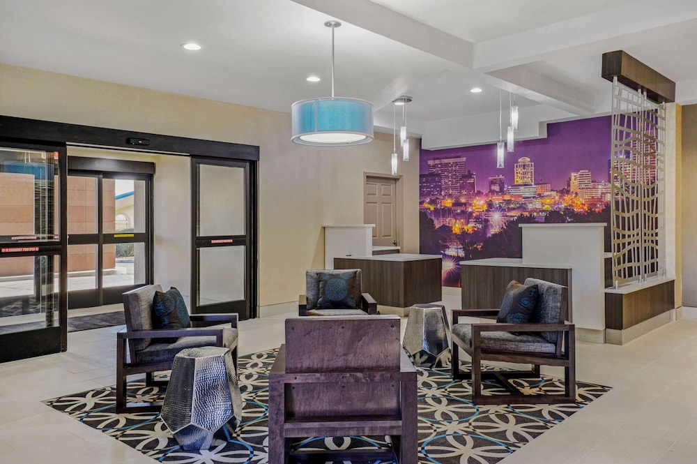 Imagen de los interiores del Hotel La Quinta Inn By Wyndham Columbia Se / Fort Jackson. Foto 20
