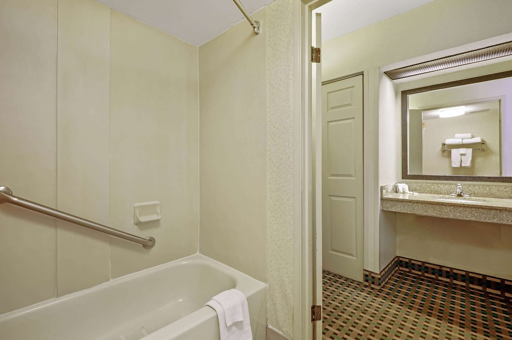 Imagen de la habitación del Hotel La Quinta Inn By Wyndham Columbia Se / Fort Jackson. Foto 16