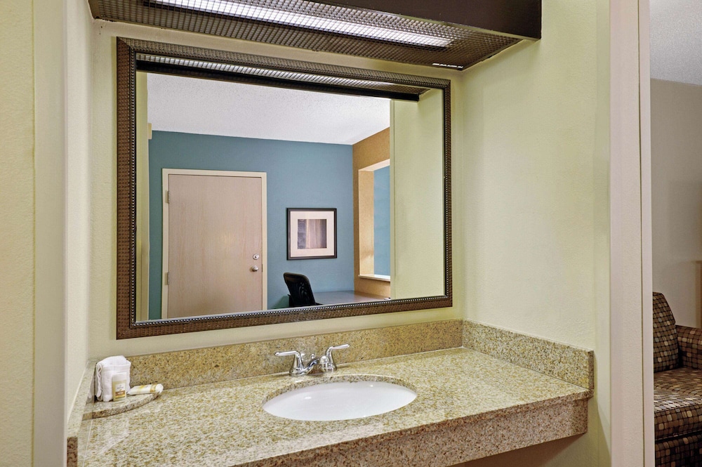 Imagen de la habitación del Hotel La Quinta Inn By Wyndham Columbia Se / Fort Jackson. Foto 17