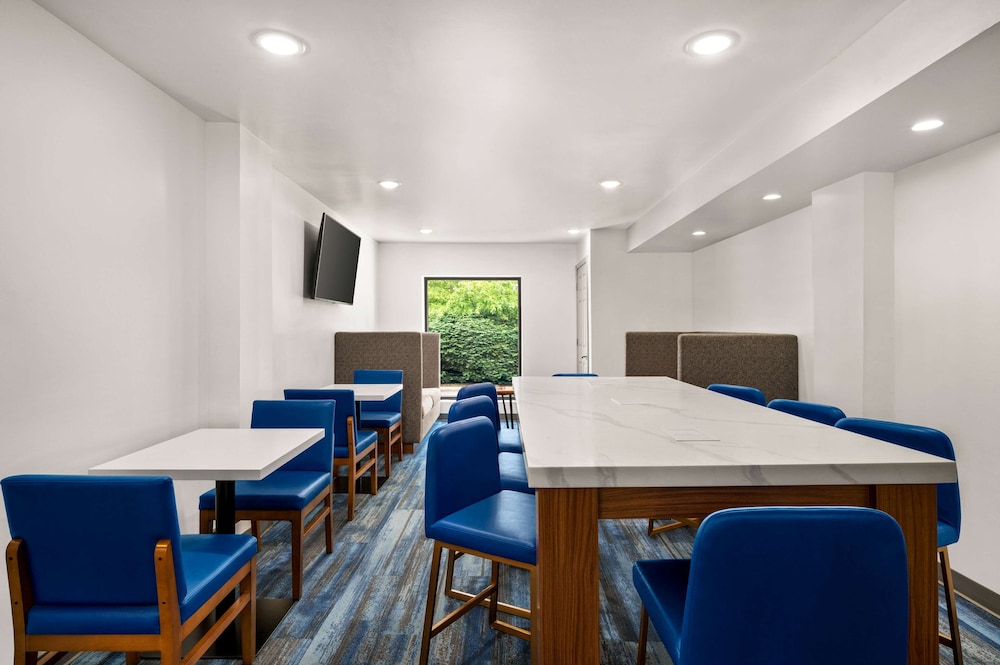 Imagen de los interiores del Hotel La Quinta Inn By Wyndham Columbus Dublin. Foto 19