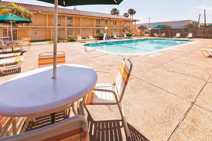 Imagen de los exteriores del Hotel La Quinta Inn By Wyndham Corpus Christi North. Foto 12