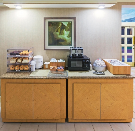 Imagen del bar/restaurante del Hotel La Quinta Inn By Wyndham Corpus Christi North. Foto 4