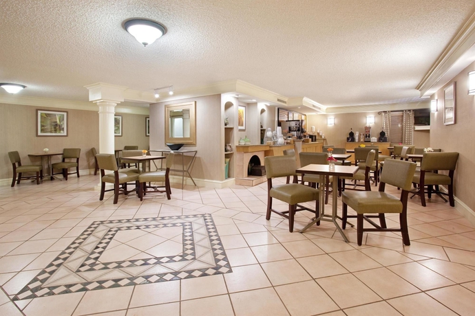 Imagen de los interiores del Hotel La Quinta Inn By Wyndham Denver Central. Foto 13