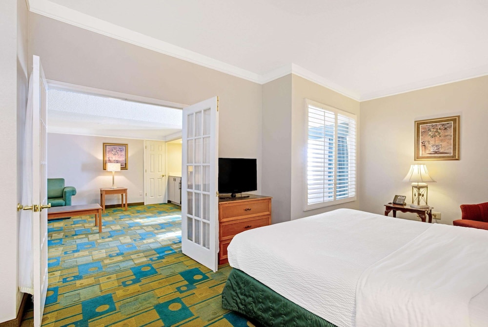 Imagen de la habitación del Hotel La Quinta Inn By Wyndham El Paso Cielo Vista. Foto 2