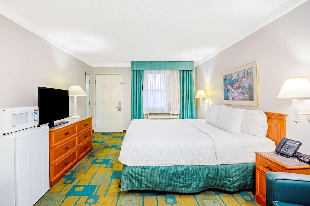 Imagen de la habitación del Hotel La Quinta Inn By Wyndham El Paso Cielo Vista. Foto 4