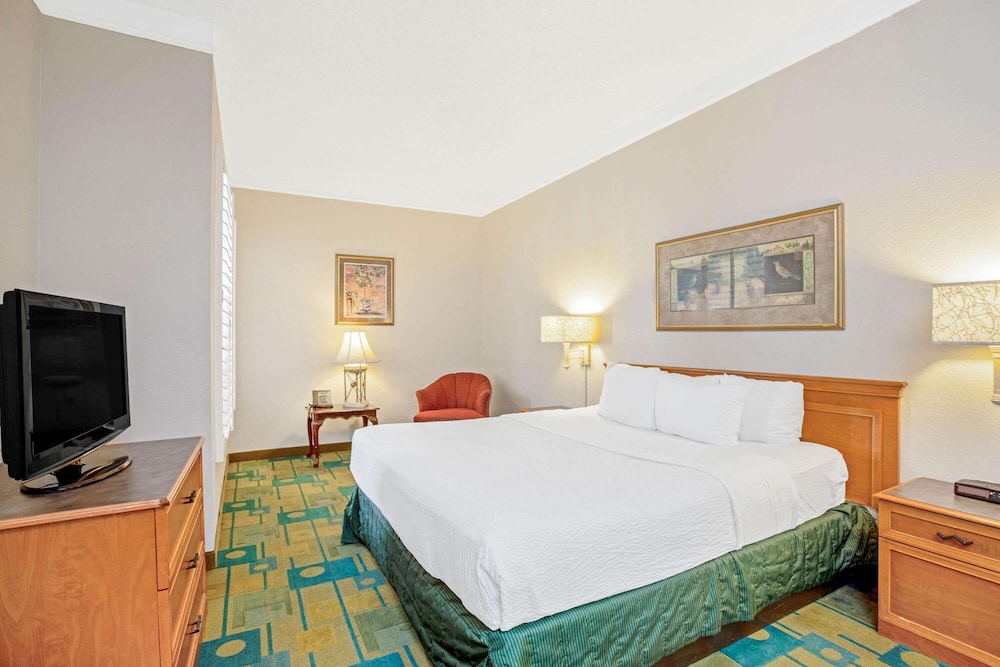 Imagen de la habitación del Hotel La Quinta Inn By Wyndham El Paso Cielo Vista. Foto 6