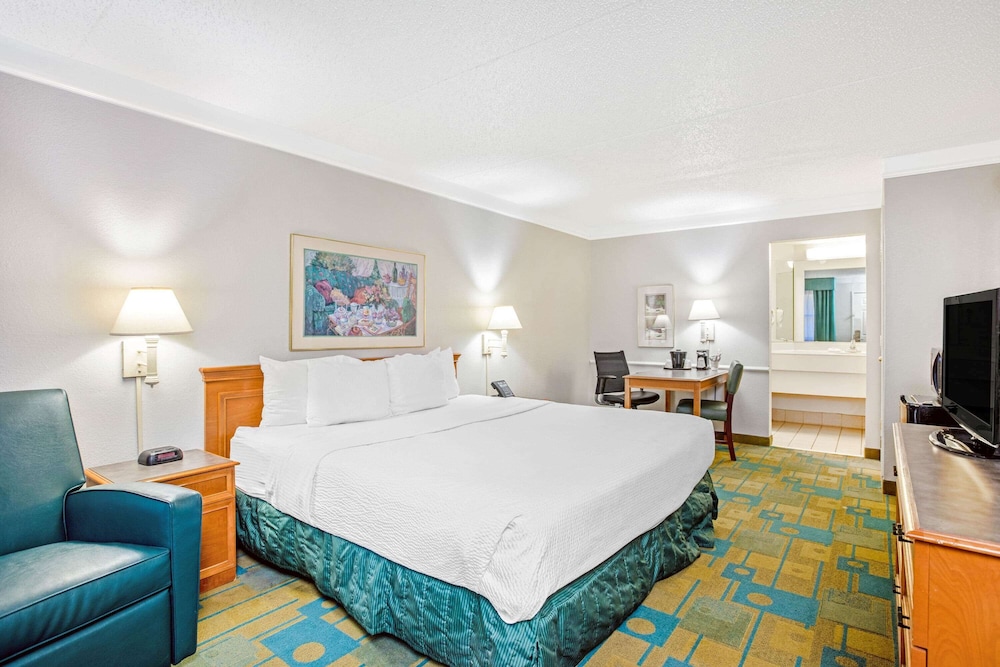 Imagen de la habitación del Hotel La Quinta Inn By Wyndham El Paso Cielo Vista. Foto 9