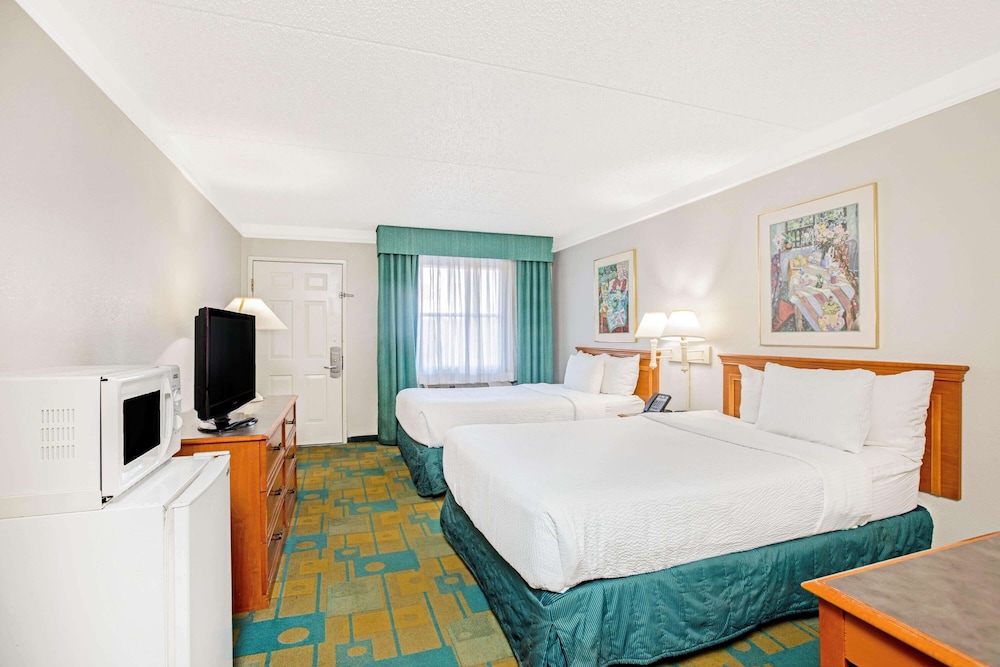 Imagen de la habitación del Hotel La Quinta Inn By Wyndham El Paso Cielo Vista. Foto 11