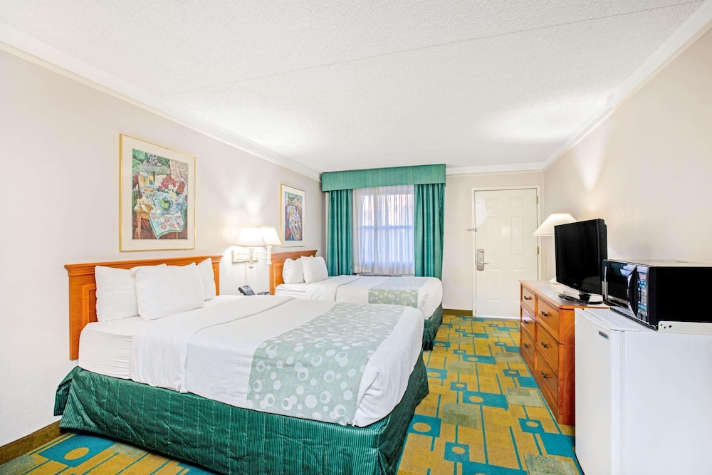 Imagen de la habitación del Hotel La Quinta Inn By Wyndham El Paso Cielo Vista. Foto 13