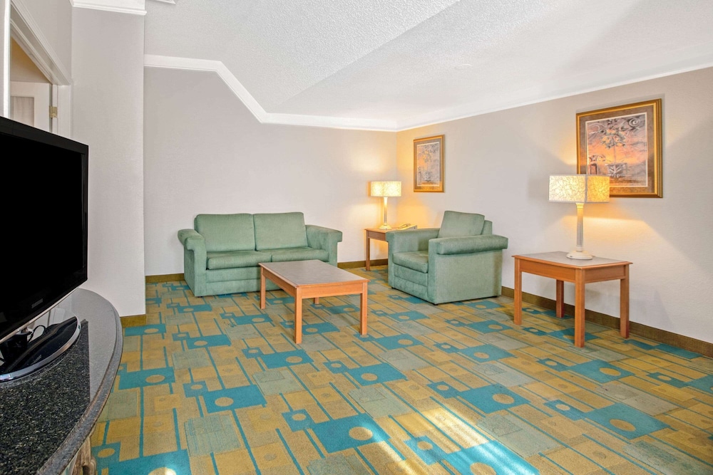 Imagen de la habitación del Hotel La Quinta Inn By Wyndham El Paso Cielo Vista. Foto 15